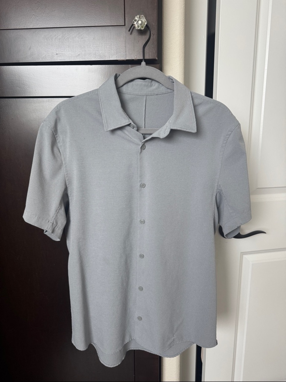 Lululemon Men's Short-Sleeve Button Down Collared Shirt - Light Gray